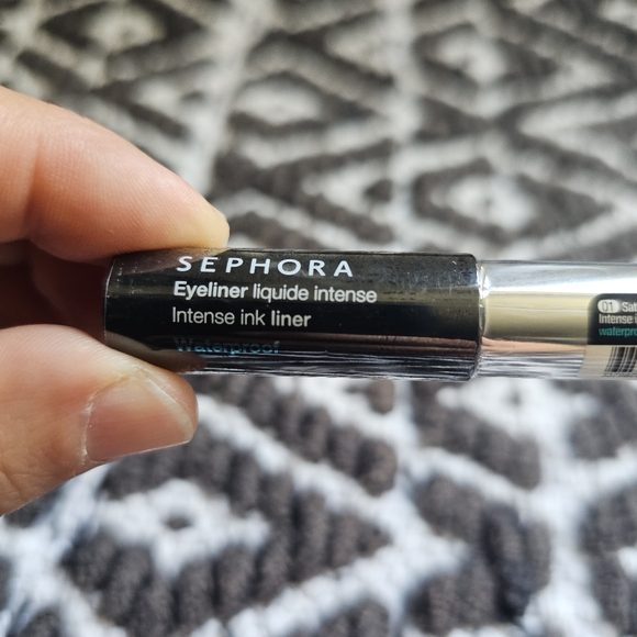 SEPHORA COLLECTION Intense Felt-Tip 12HR Liquid Waterproof Eyeliner 01Deep Black - Picture 13 of 16